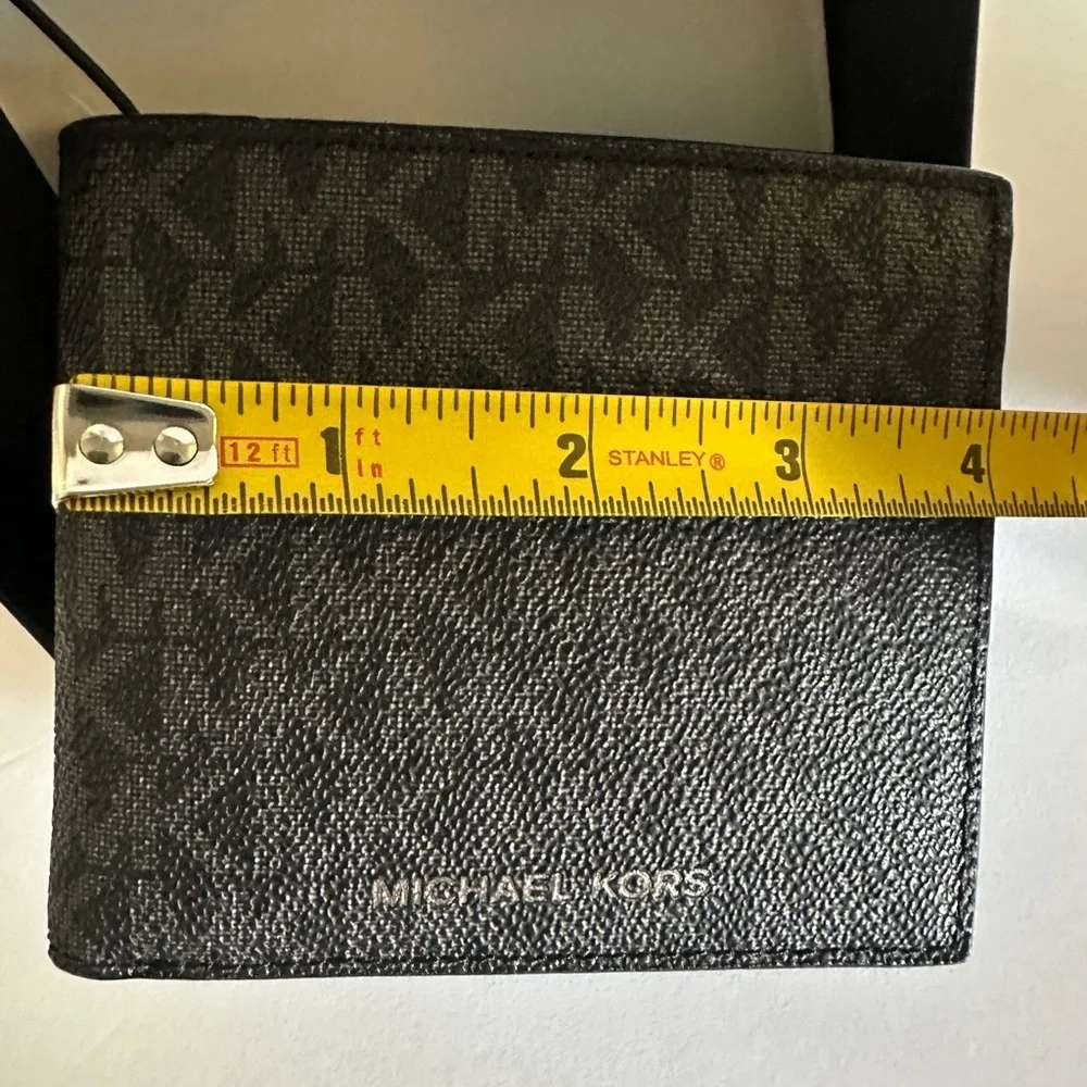 NWT Michael Kors Textured Black Wallet Holder